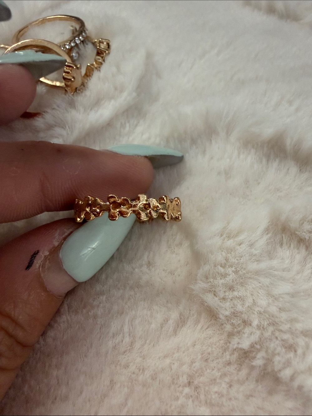 3/30$ Gold Tone Women's Stackable Ring Set - Elegant Crystal Accents - Picture 6 of 6